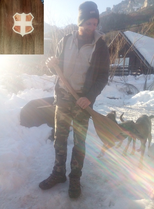 Une pelle a neige...une cuillère...une pagaie ?