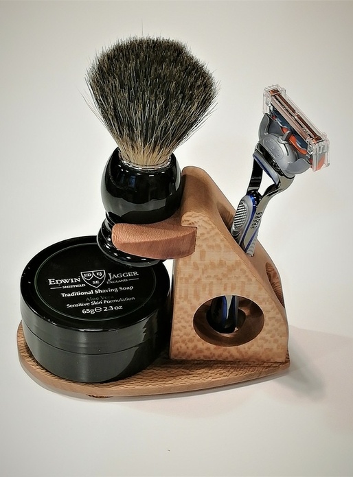 NECESSAIRE DE RASAGE... ET BIEN SUFFISANT !