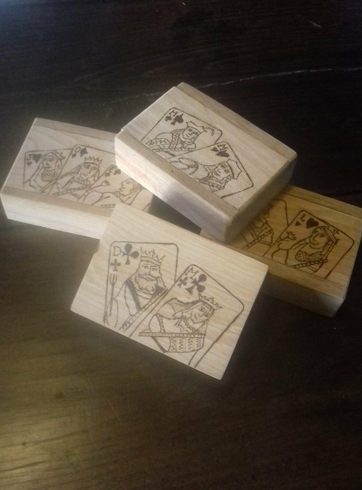 Petites boîtes pour jeu de cartes