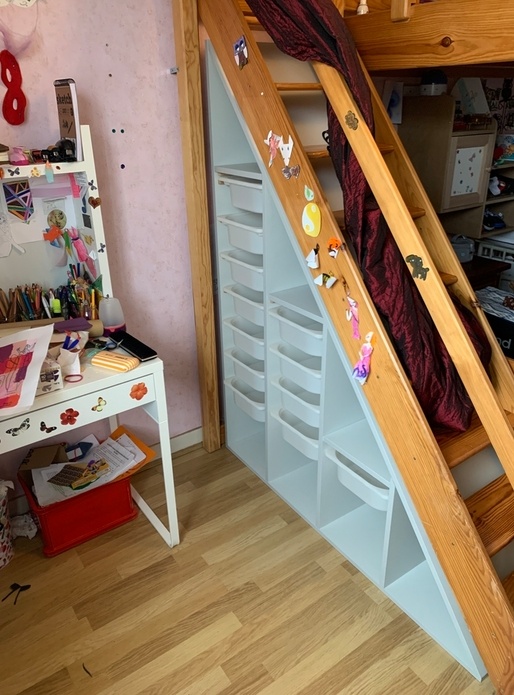 Rangement sous escalier