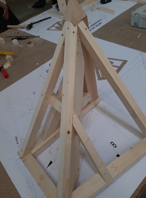 Aretier avec couronnement biaise