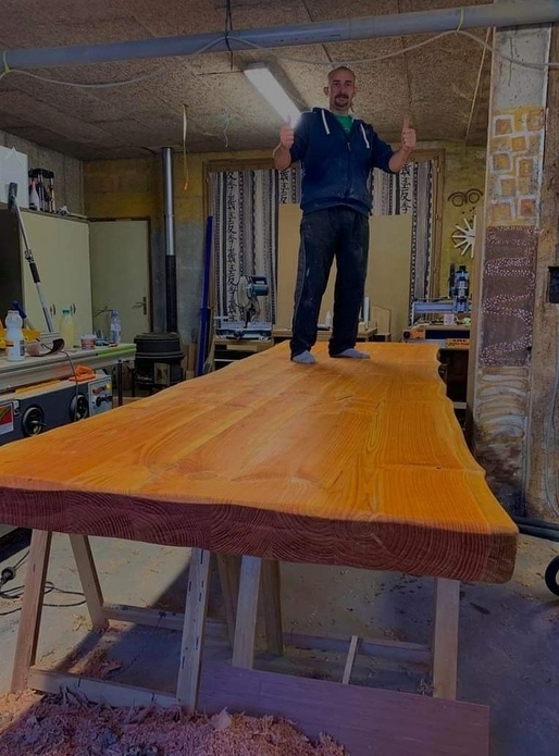 Plateau de table bord brut.