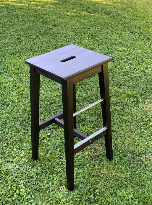 Tabouret Nilsolle IKEA (en noir simplement)