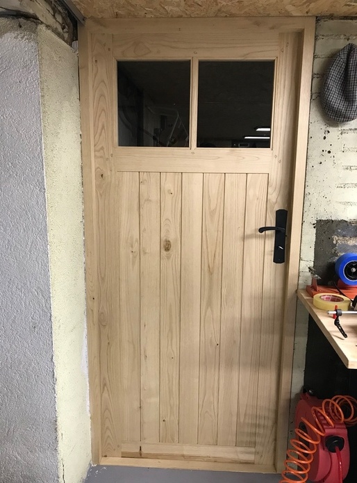 Porte d'intérieur de services en châtaignier