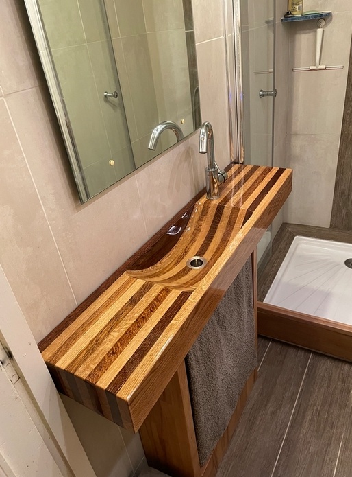 Lavabo en chêne.