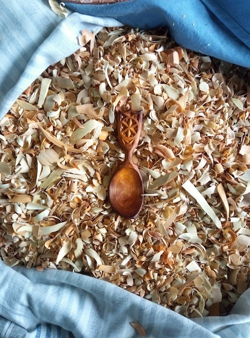 8ème cuillère de 2023 : Cuillère en Cerisier à fleur cuite au four.