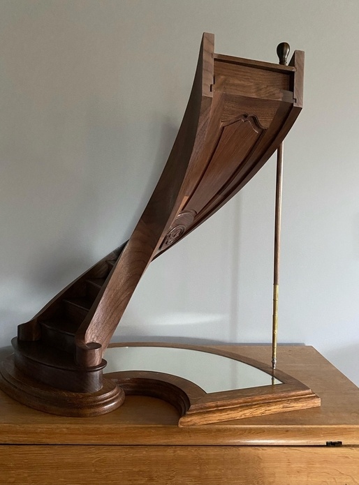 Escalier courbe avec plafond rampant coulissant