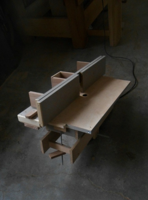 Défonceuse sous table pour établi