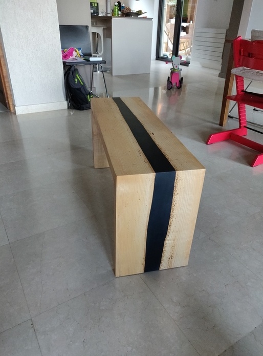 Petit banc avec résine epoxy