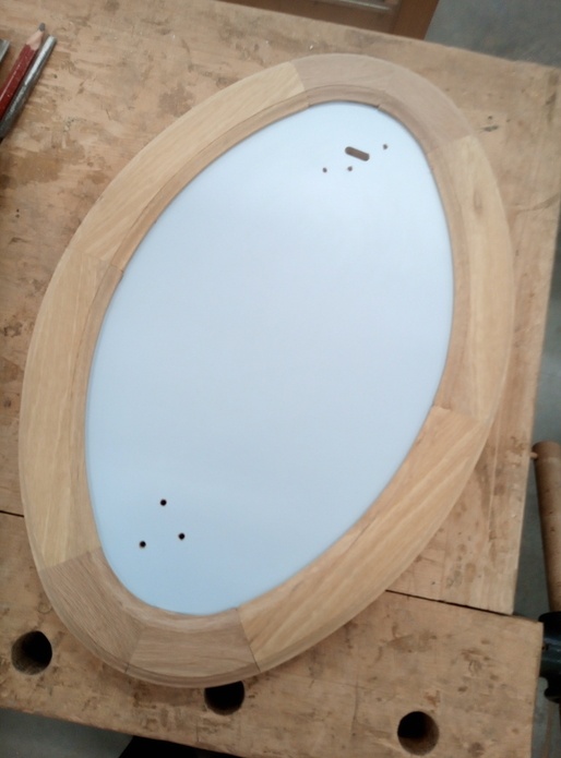 Cadre ovale avec rainure et moulure intérieures (Socle pour maquette portillon)