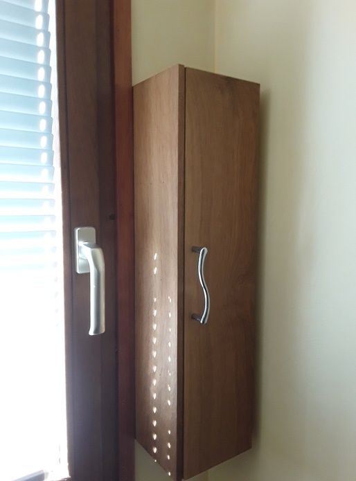 Étagère pour papier toilettes