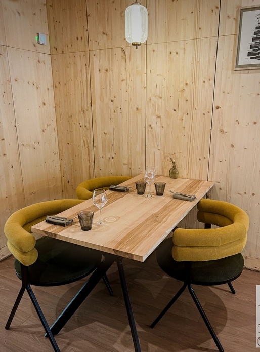 Tables de restaurant en Frêne Olivier massif