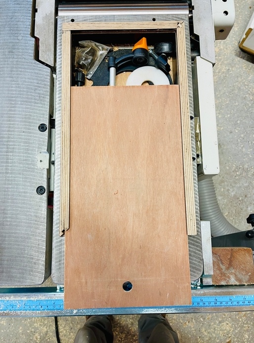 Petite boite pour accessoires défonceuse