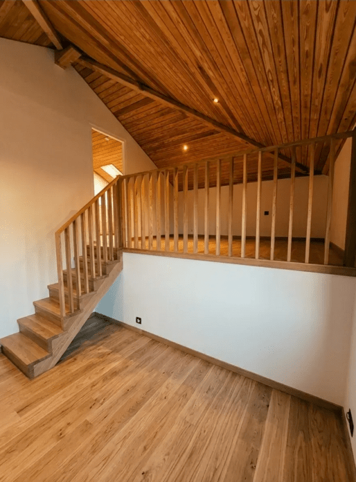 Petit escalier et gardes-corps en chêne massif