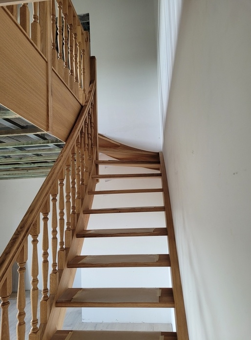 Escalier quart tournant et garde-corps en chêne