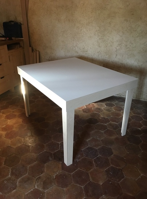 Table d'appoint aux pieds démontables sans aucun outil