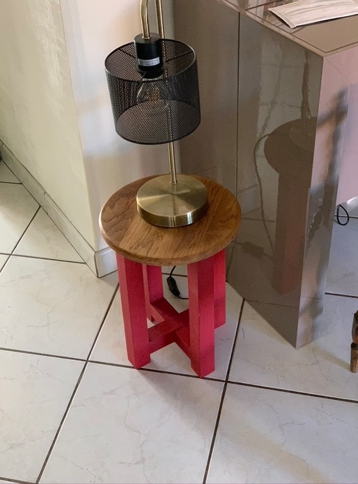 Table d'appoint ou tabouret? Les 2 braves gens...