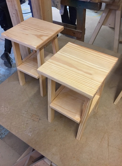 Table de chevet simple et rapide