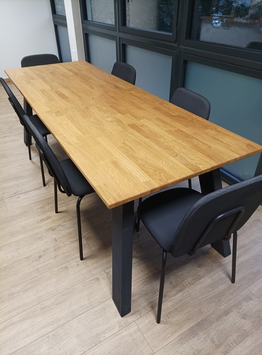 Table en chêne lamellé collé