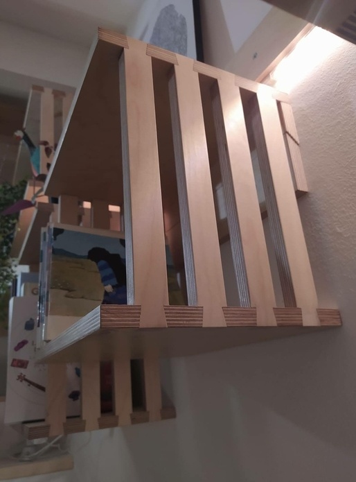 Bibliothèque suspendue en contreplaqué bouleau