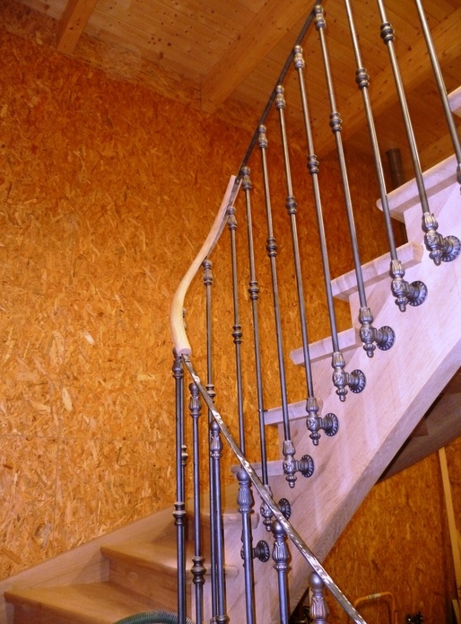 Main-courante débillardée sur plat métal