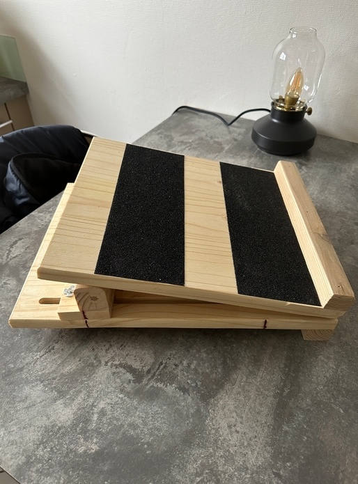 Slant board : un plan incliné pour étirer les mollets après le jogging