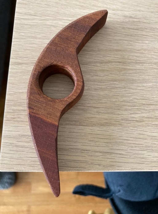 Ouvre livre à une main