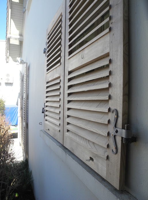 Volets à persienne en chataigner