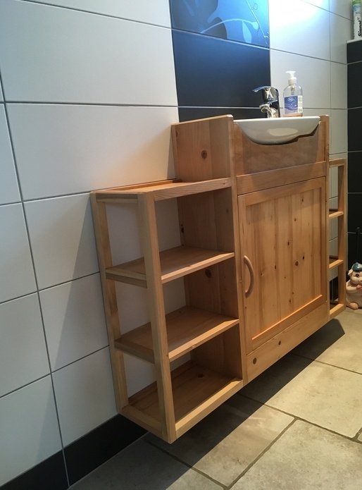 Petit meuble sous lave-main... Et un de plus