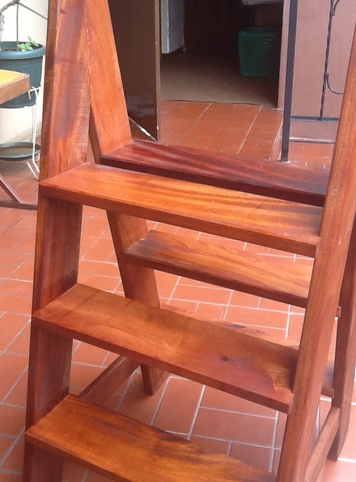 Escabeau version bois noble