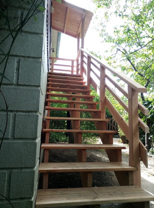 Construction d'un ensemble escalier, palier et auvent.