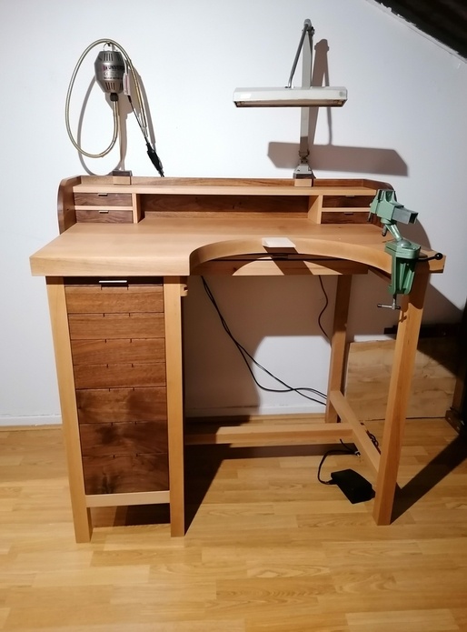 Encore un établi, oui, mais de bijouterie