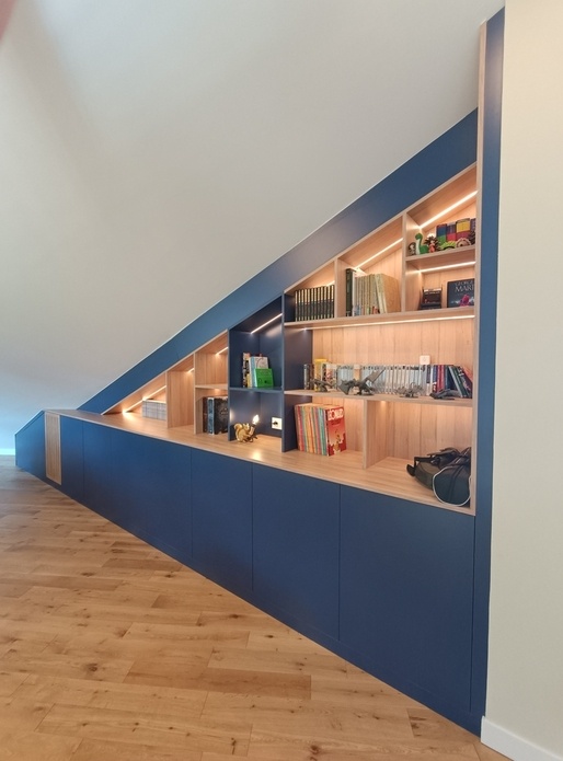 Bibliothèque sous pente