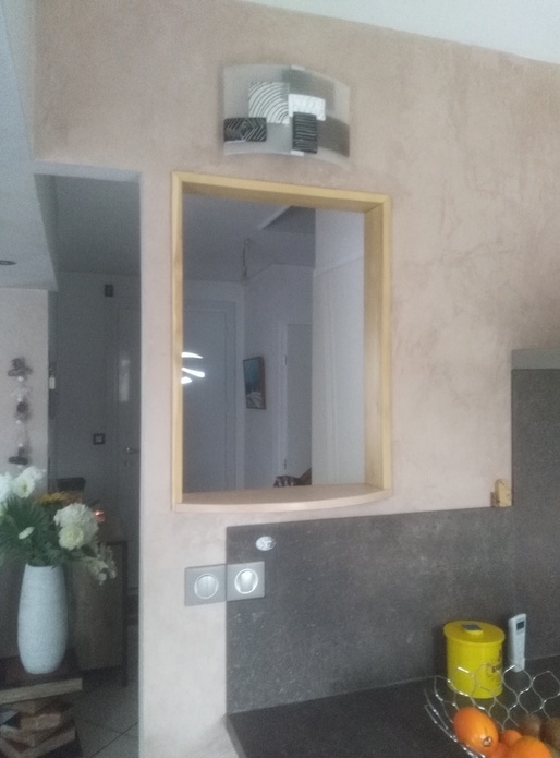 Tête de cloison en pin et tablette en hêtre