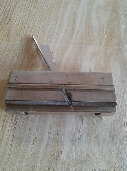Tarabiscot avec semelle en fer et joue à vis "Aux mines de Suède"