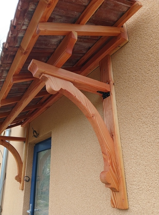 Marquise sur facade isolée par l'exterieur et enduite.