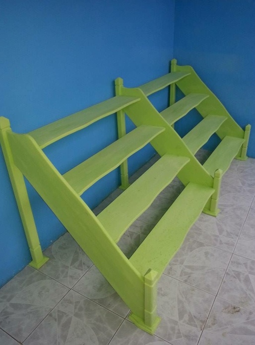 Présentoir en escalier pour pot de fleur