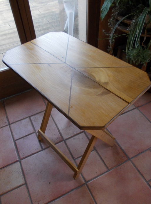Petite table pliable
