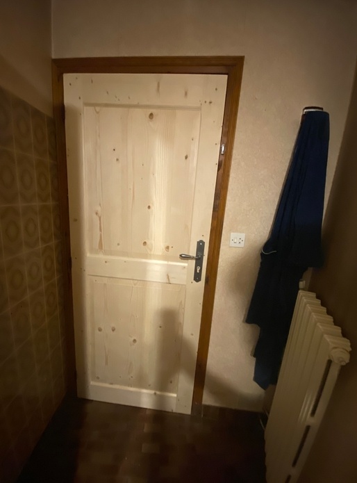 Porte de communication en pin