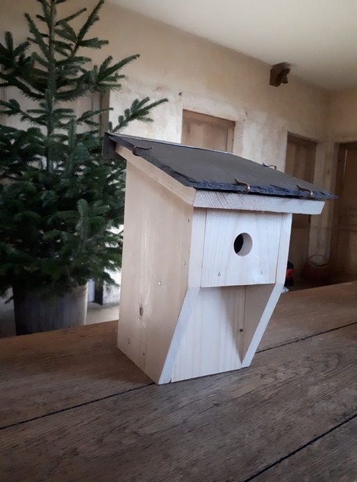 Nichoir avec toit en ardoise