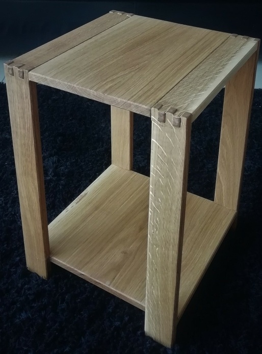 Table de nuit inspiration tout-en-bois