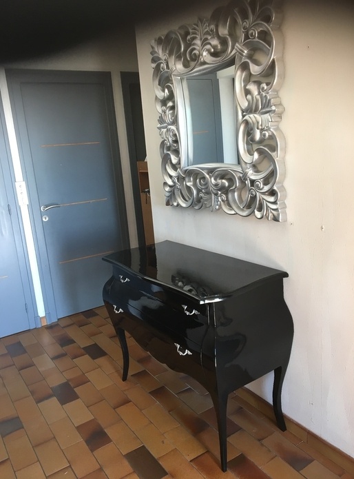 Commode galbée d'inspiration baroque