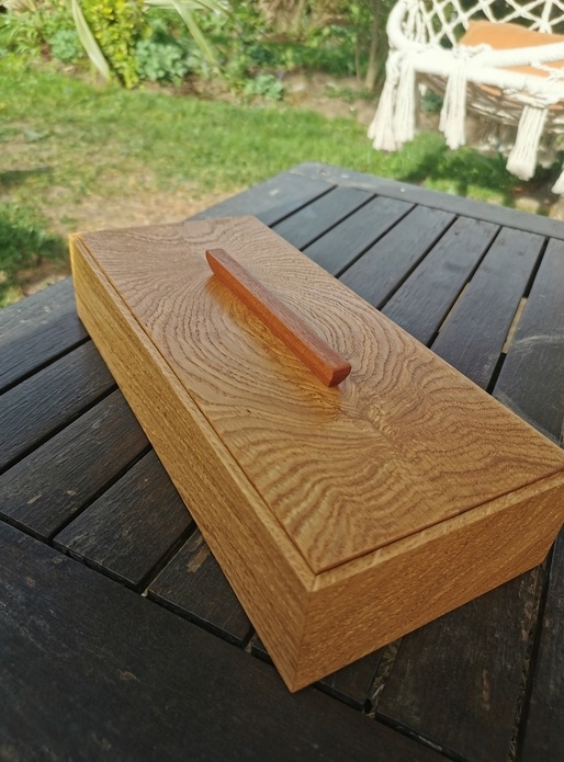 Boîte avec des chutes