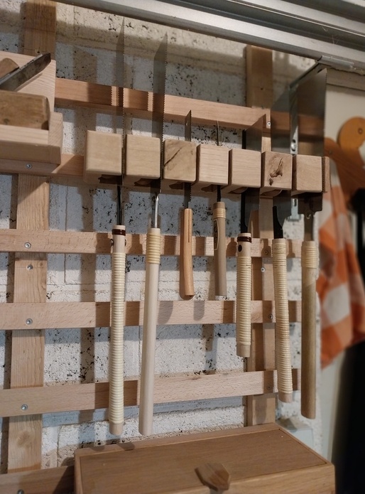 Rangement pour scies Japonaises.