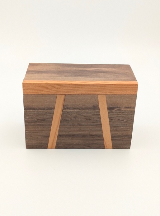 Boîte en noyer et if