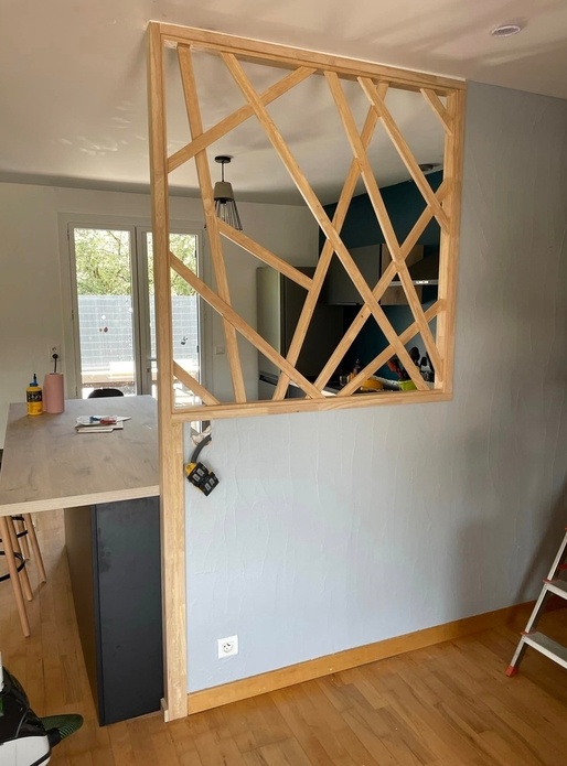 Claustra hévéa dans cloison