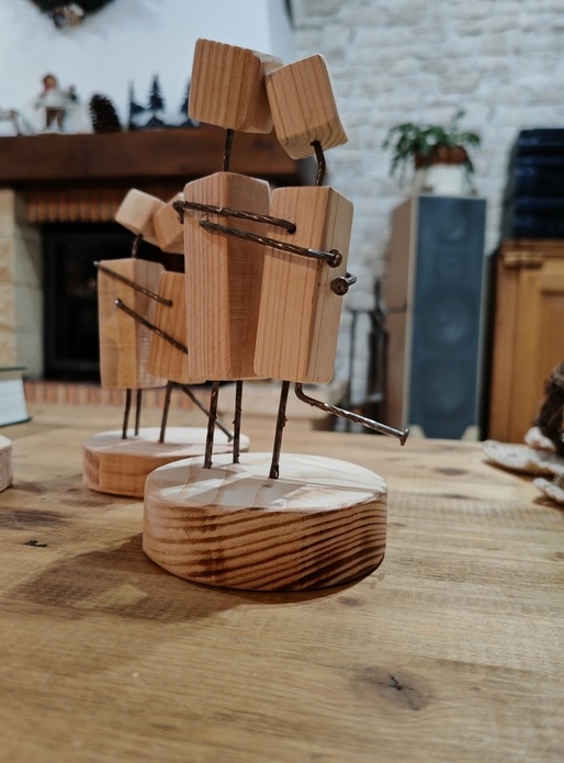 Petits couples fait de bois et de clous ( la suite )