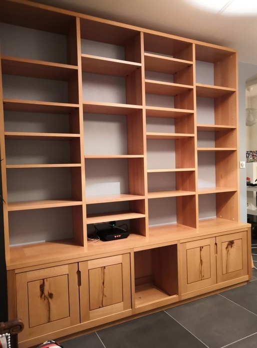Conception,fabrication et montage d'une bibliothèque en hêtre étuvé