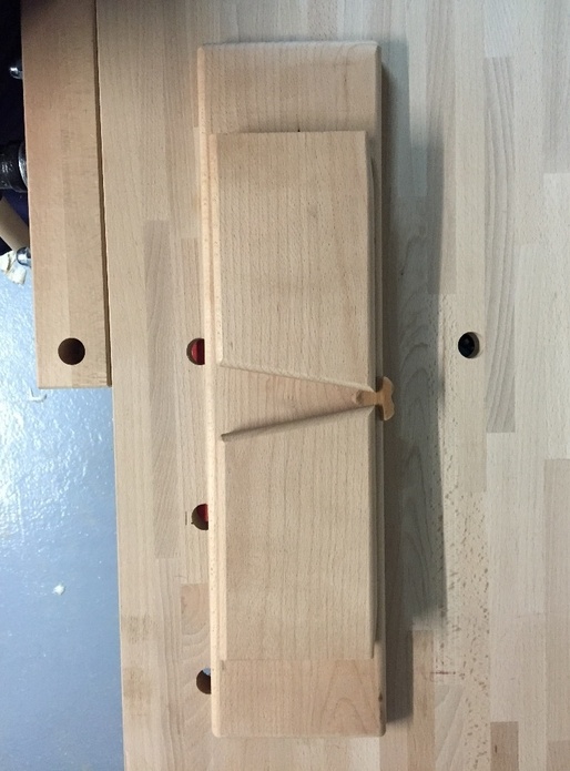 Banc de meditation simple en Hêtre et inclinable.