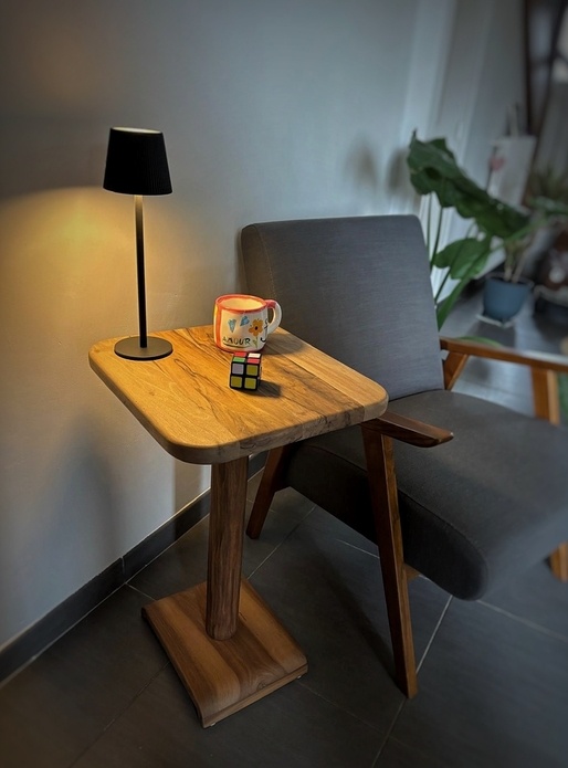 Table d'appoint - guéridon - en noyer massif